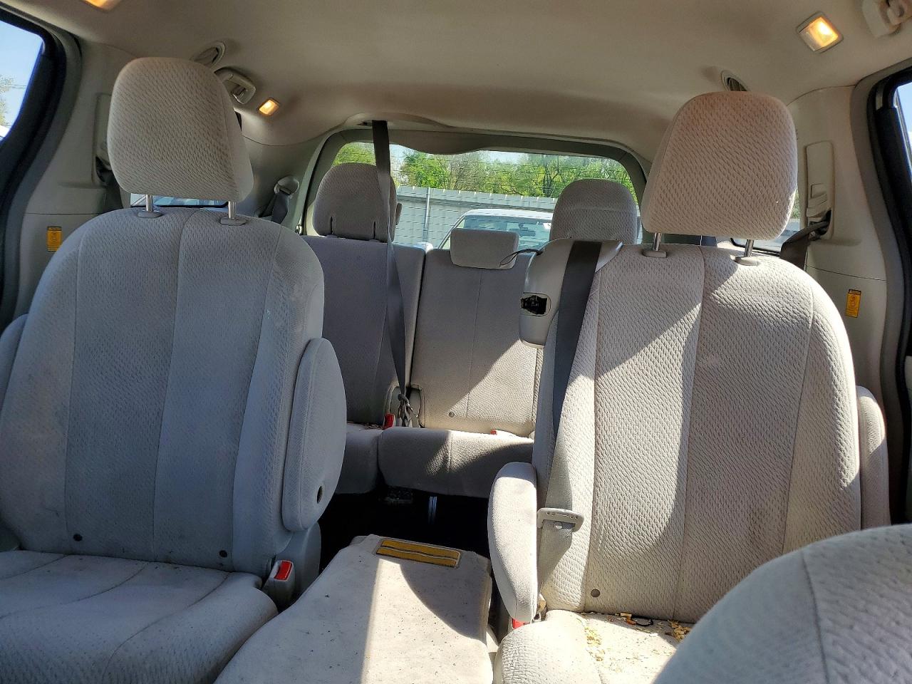 Toyota Sienna Le