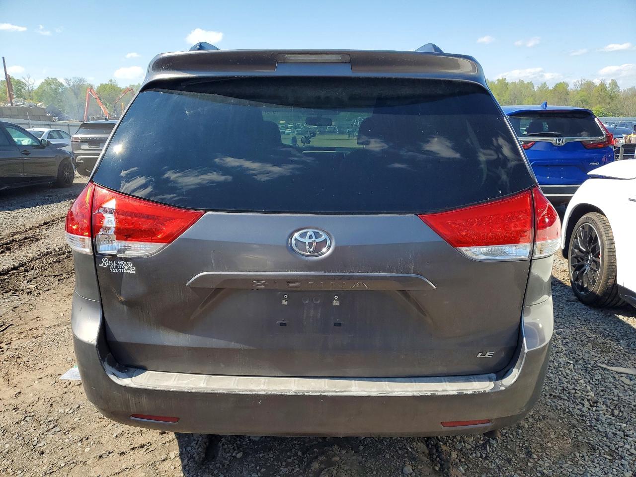 Toyota Sienna Le