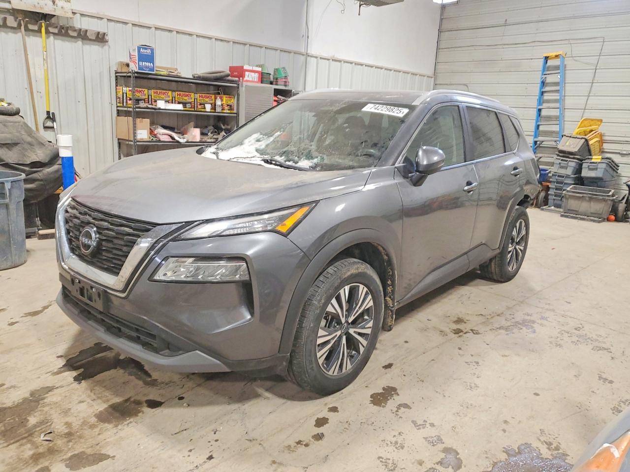 Salvage Nissan Rogue Image