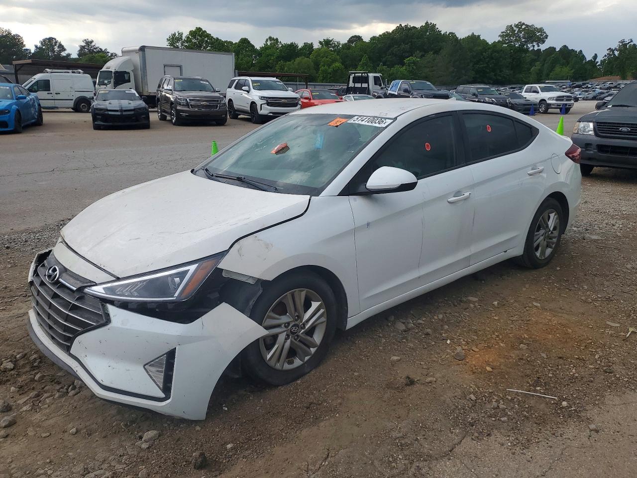 Salvage Hyundai ELANTRA Image