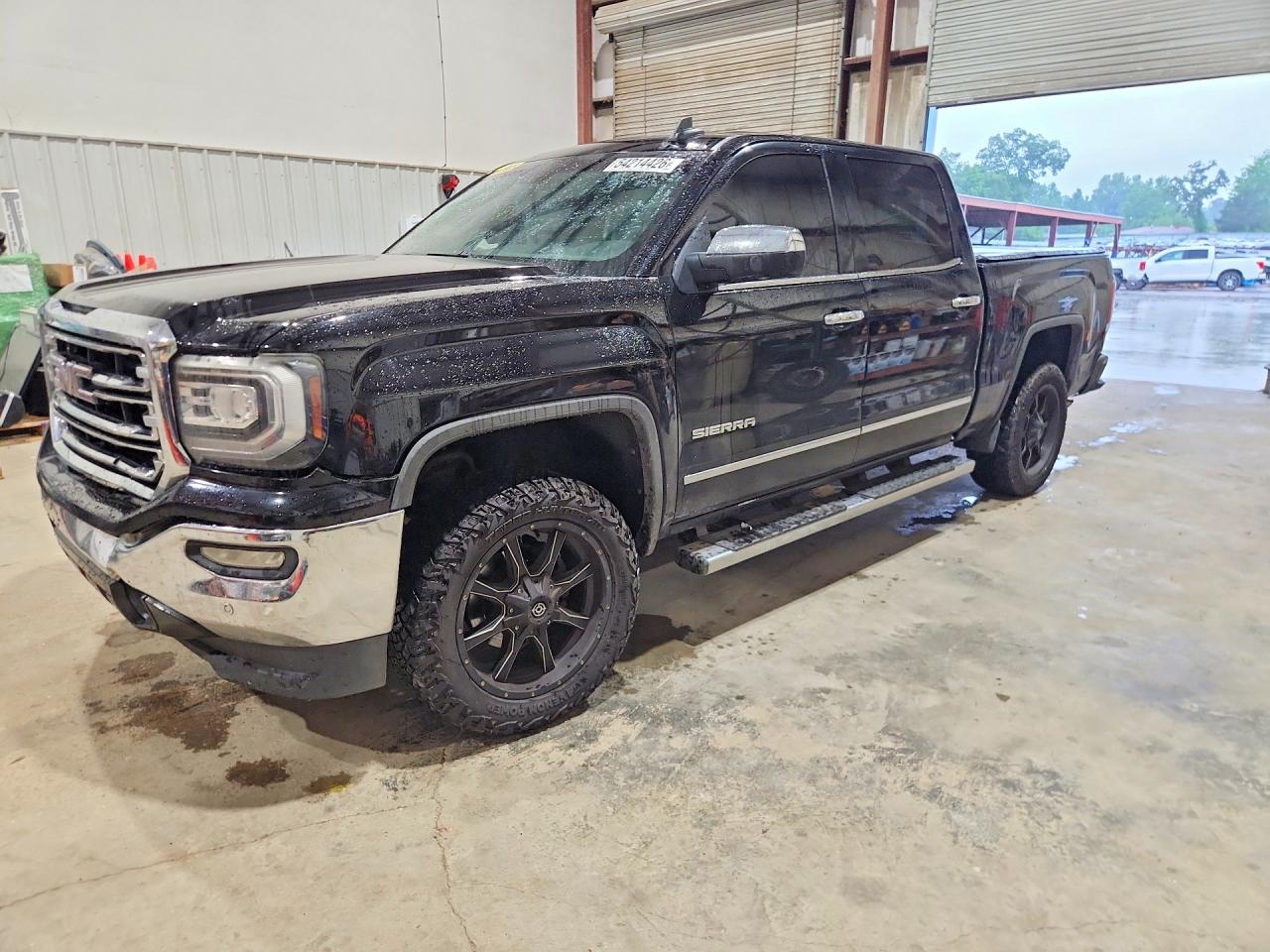 Salvage GMC Sierra Image