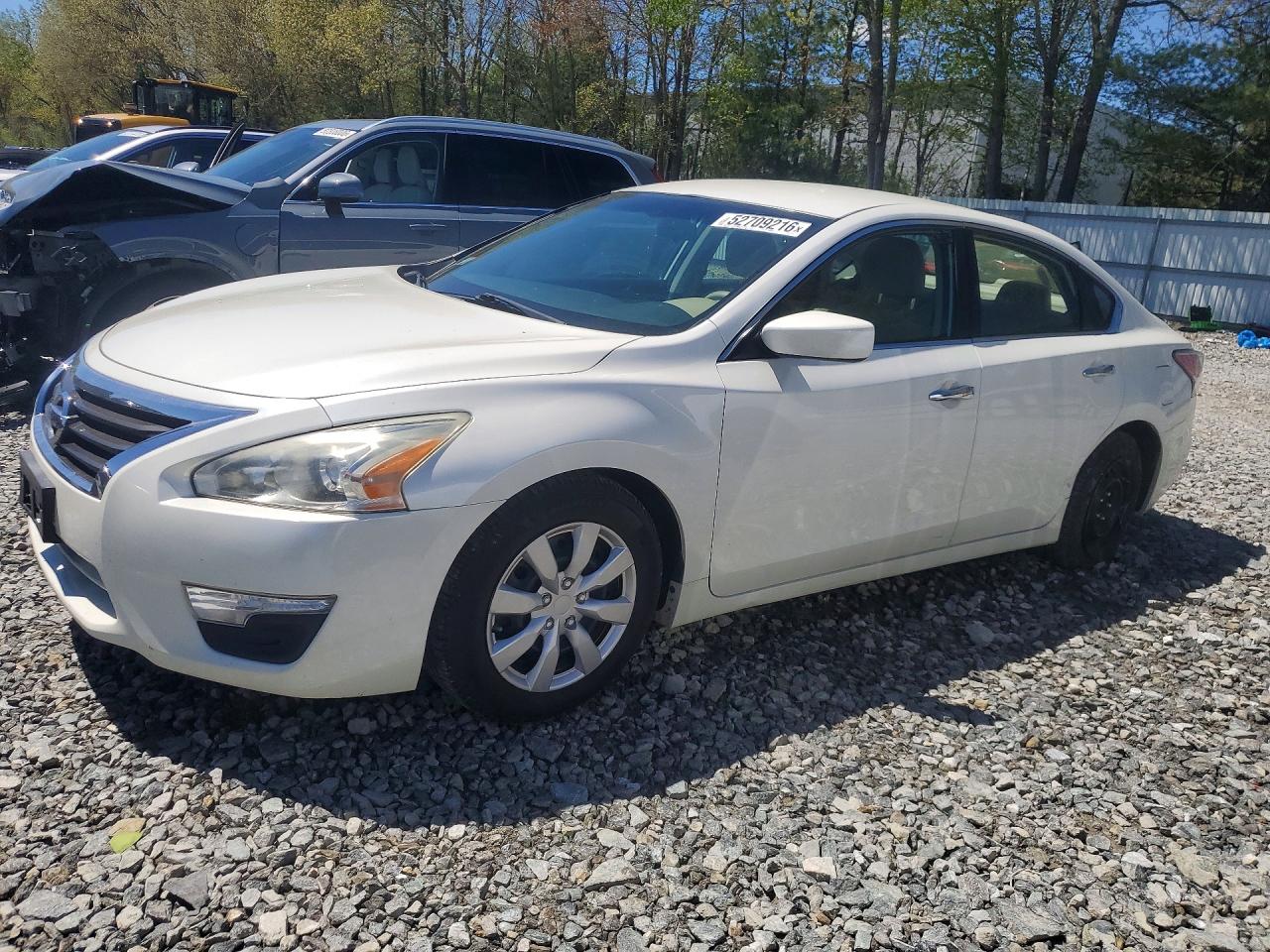Salvage Nissan Altima Image