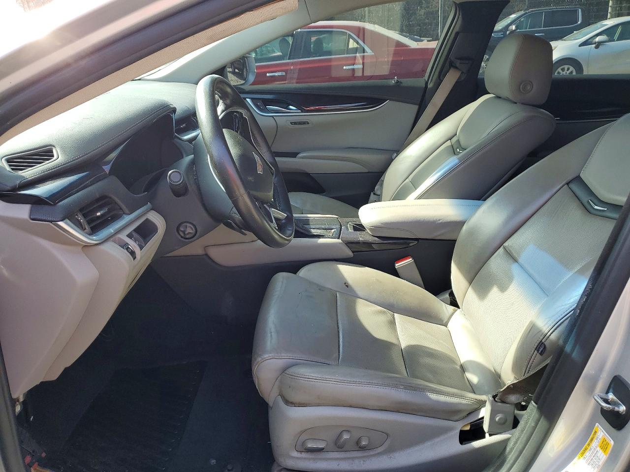 Cadillac XTS Luxury Collection