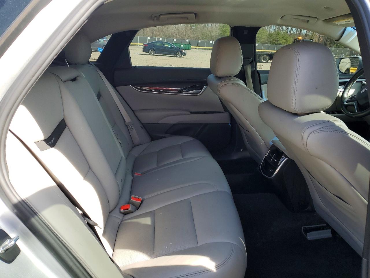 Cadillac XTS Luxury Collection