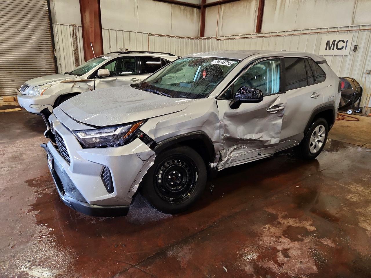 Salvage Toyota RAV4 Image