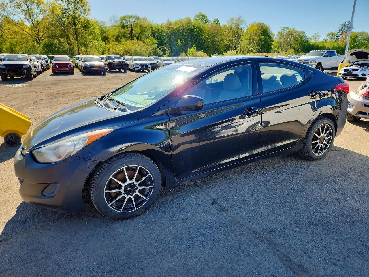 Salvage Hyundai ELANTRA Image