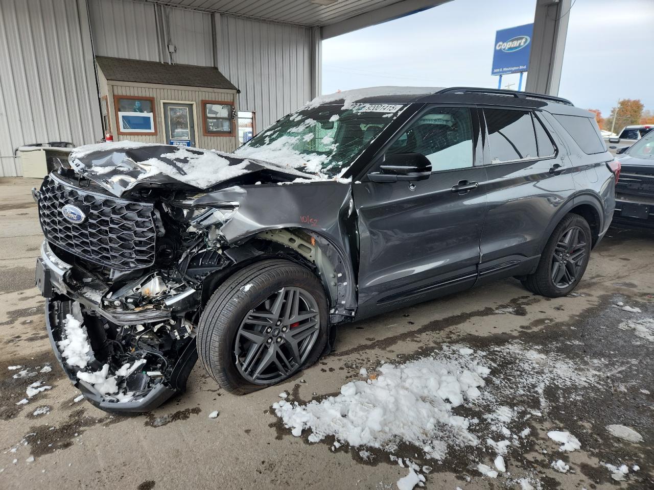 Salvage Ford Explorer Image