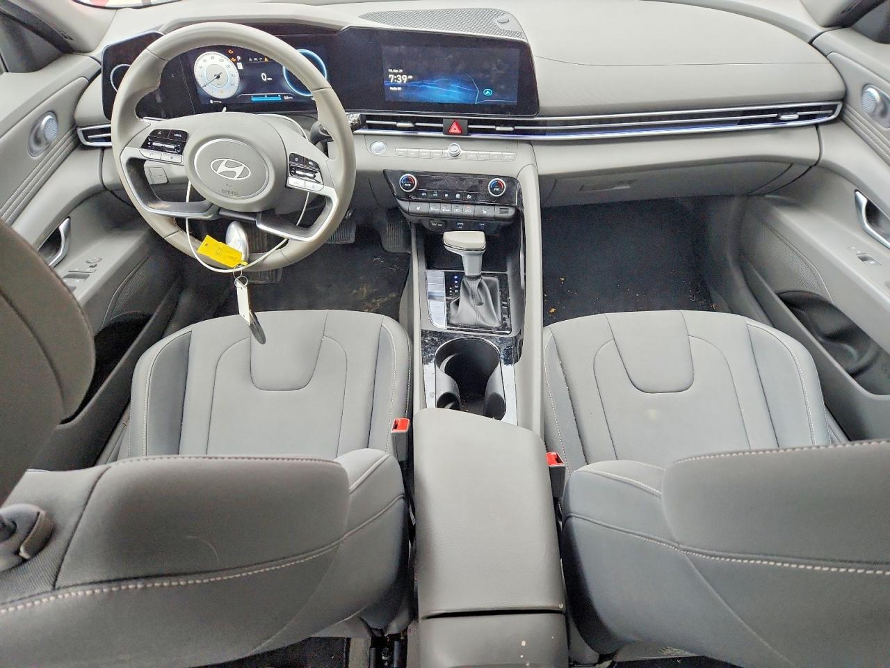 Hyundai ELANTRA Sel