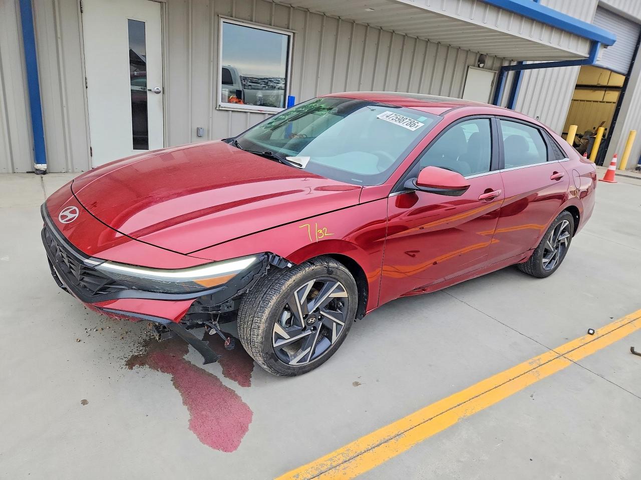 Salvage Hyundai ELANTRA Image