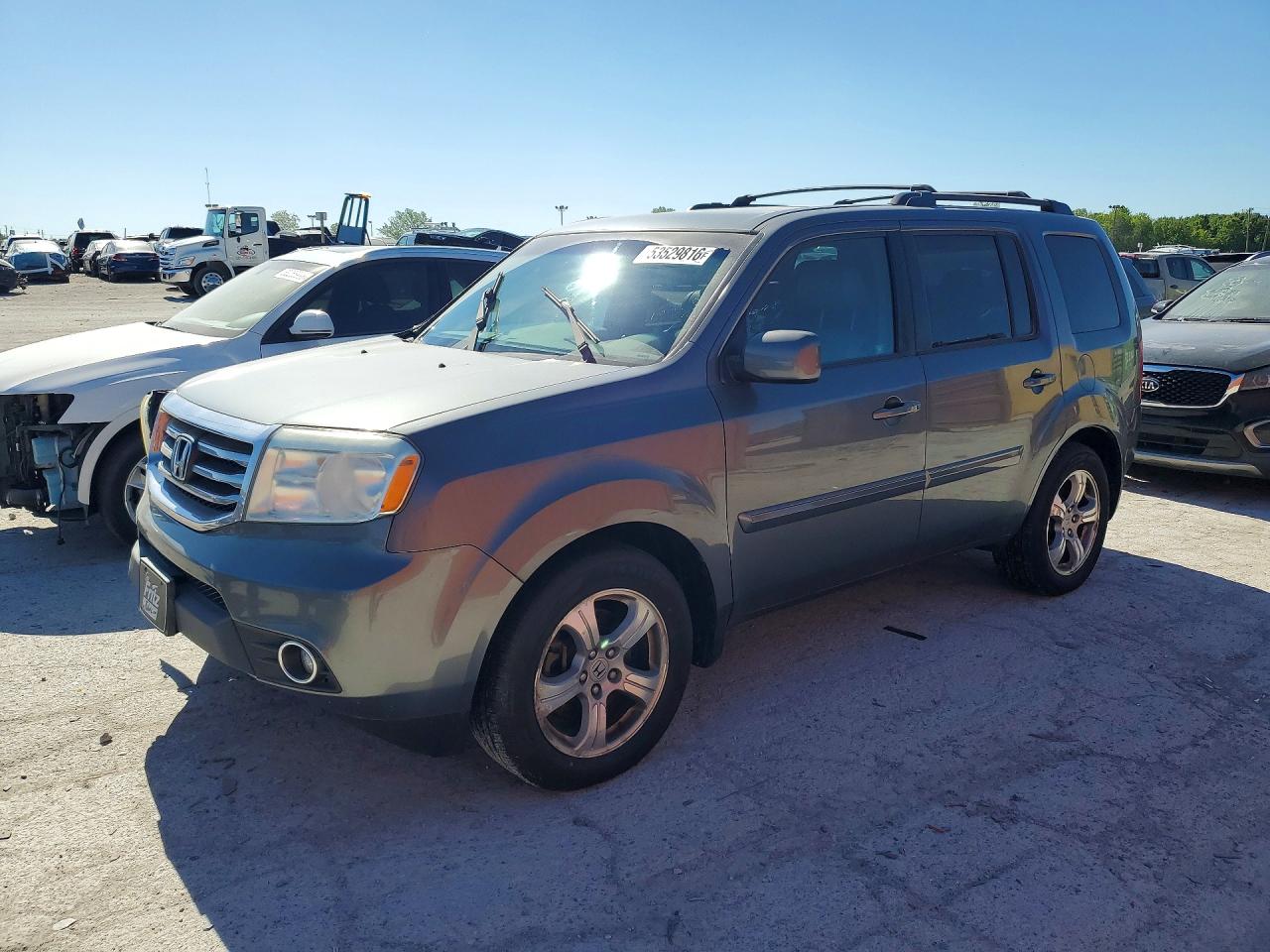 Salvage Honda Pilot Image