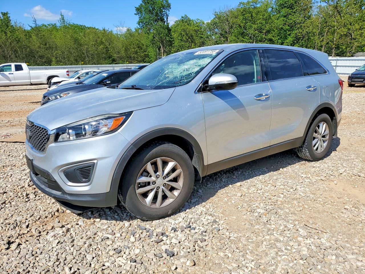 Salvage Kia Sorento Image