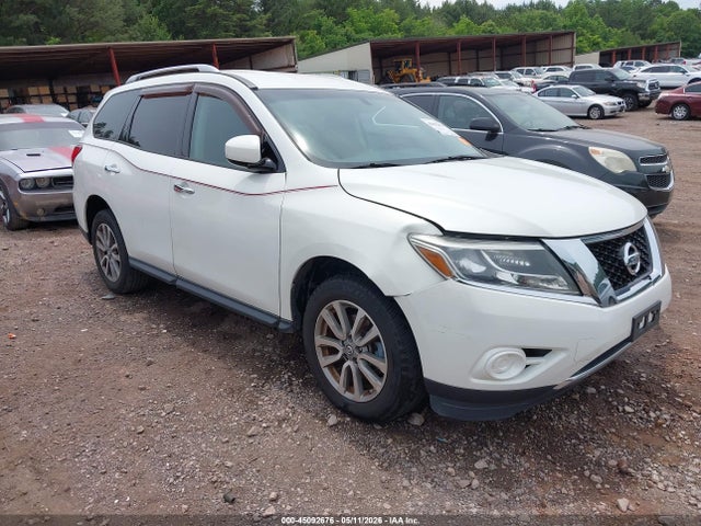 Salvage Nissan Pathfinder Image