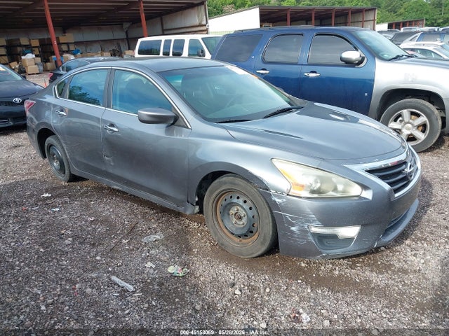 Salvage Nissan Altima Image