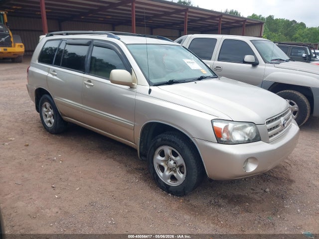 Salvage Toyota Highlander Image
