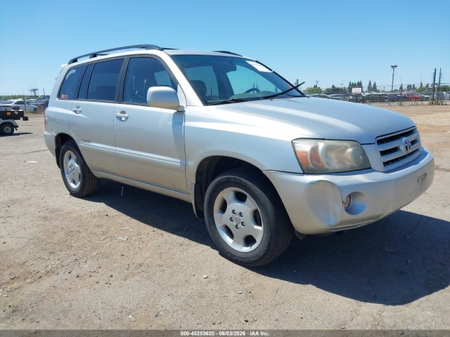 Salvage Toyota Highlander Image