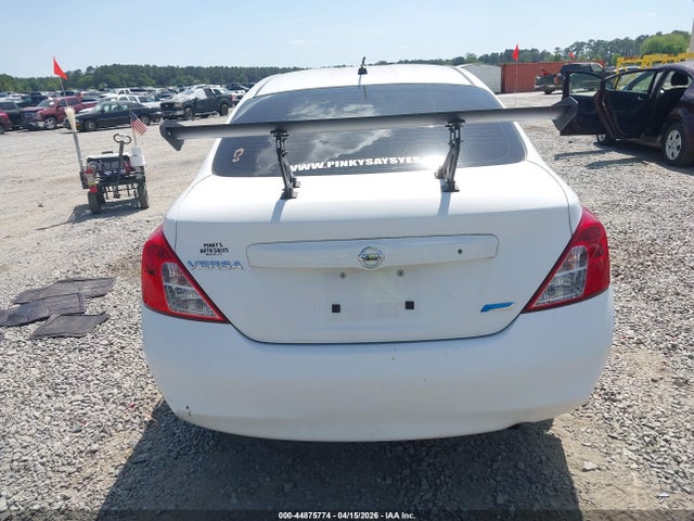 Nissan Versa 1.6 S