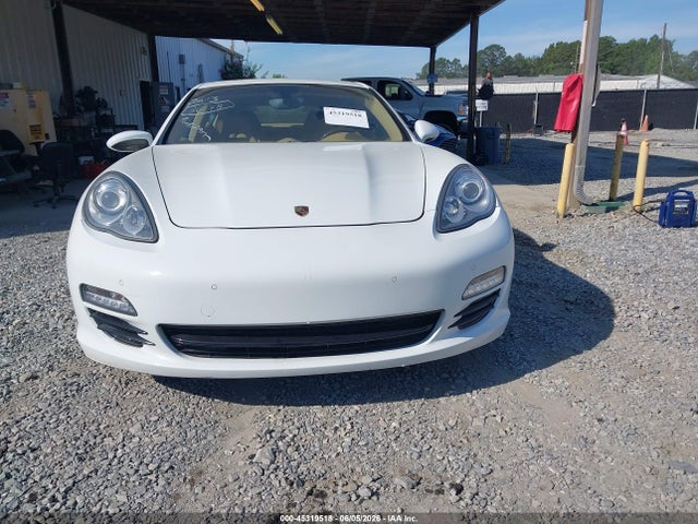 Porsche Panamera 4