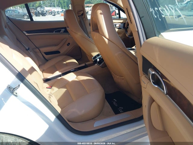 Porsche Panamera 4