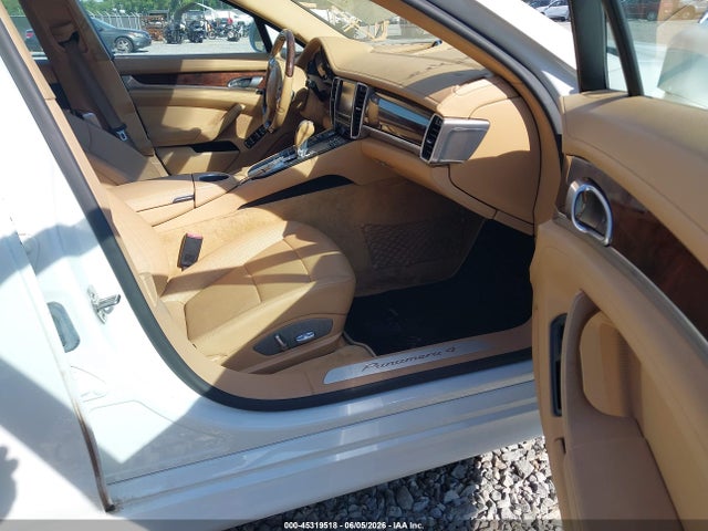 Porsche Panamera 4