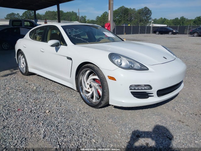 Salvage Porsche Panamera Image
