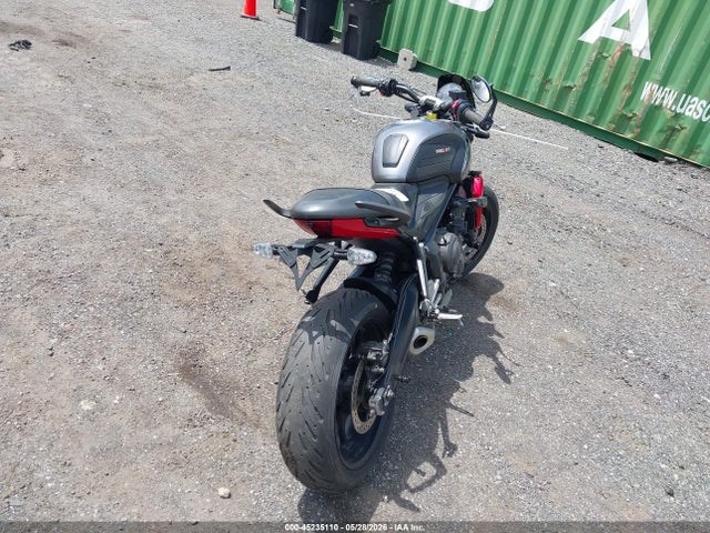 Triumph Trident 660