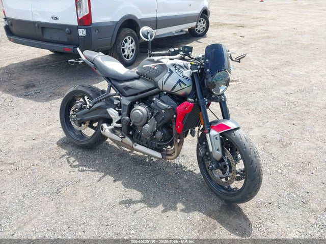 Salvage Triumph Trident 660 Image