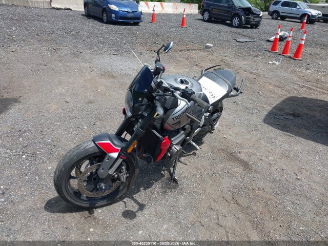 Triumph Trident 660