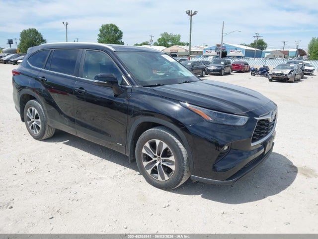 Salvage Toyota Highlander Image