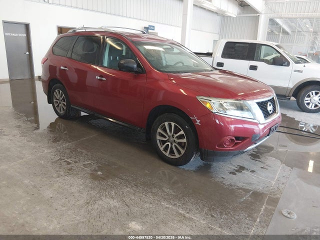 Salvage Nissan Pathfinder Image