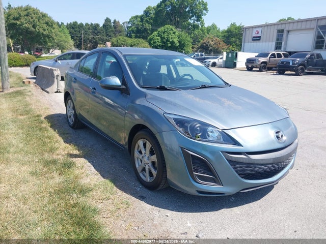 Salvage Mazda Mazda3 Image