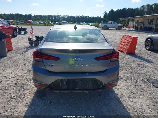 Hyundai ELANTRA Sel