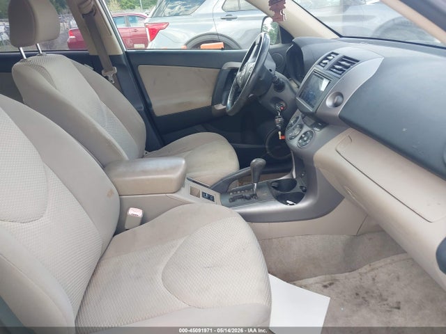 Toyota RAV4 Limited V6