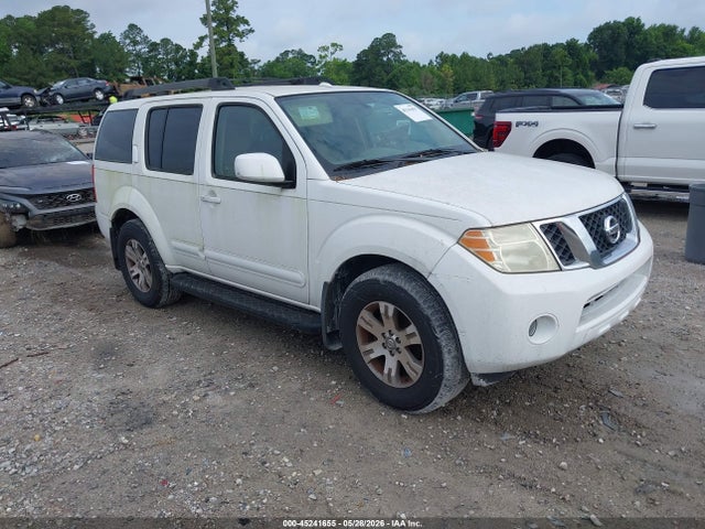 Salvage Nissan Pathfinder Image