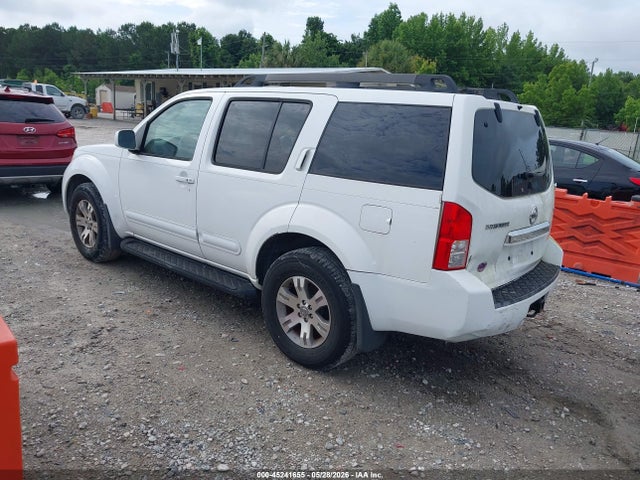 Nissan Pathfinder Se