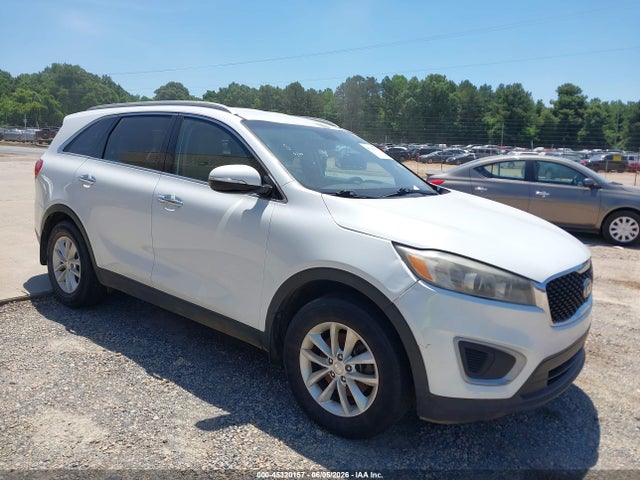 Salvage Kia Sorento Image