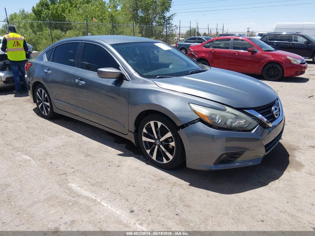 Salvage Nissan Altima Image