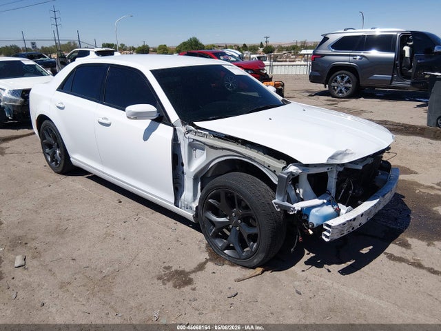 Salvage Chrysler 300 Image