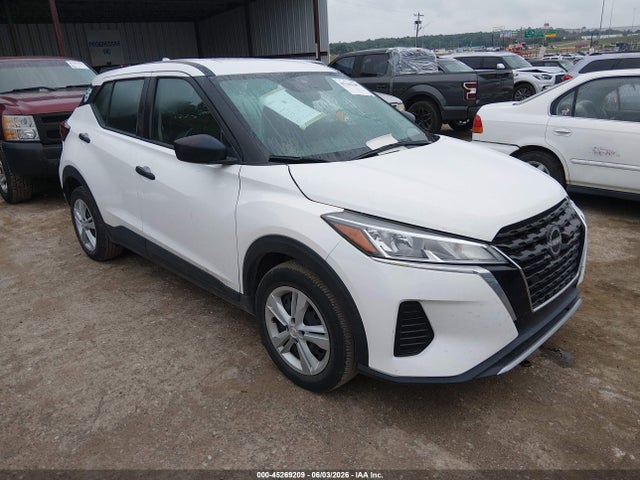 Salvage Nissan Kicks Image