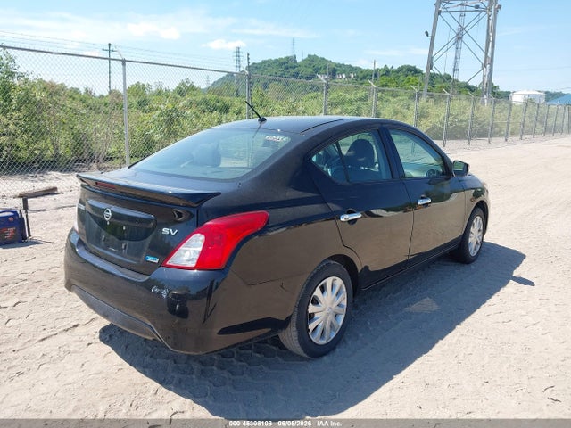 Nissan Versa