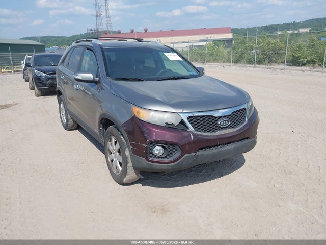 Salvage Kia Sorento Image