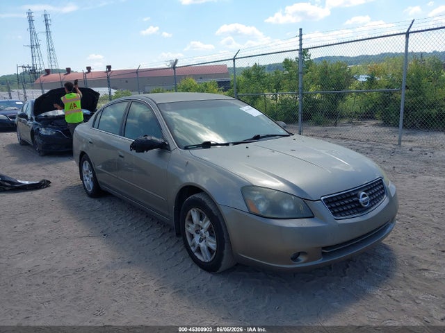 Salvage Nissan Altima Image