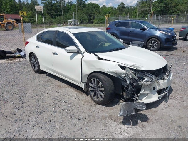 Salvage Nissan Altima Image