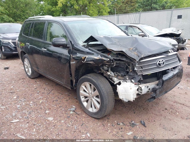 Salvage Toyota Highlander Image