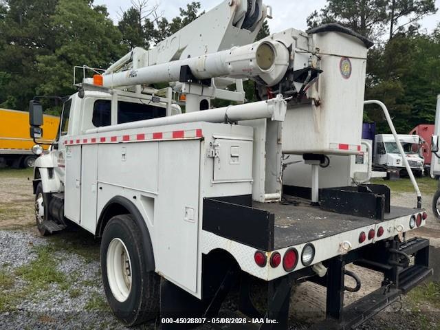 International 7300 Bucket Truck