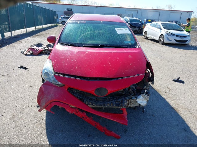 Toyota Prius v Four