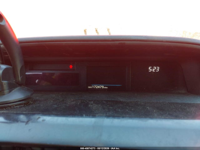 Toyota Prius v Four