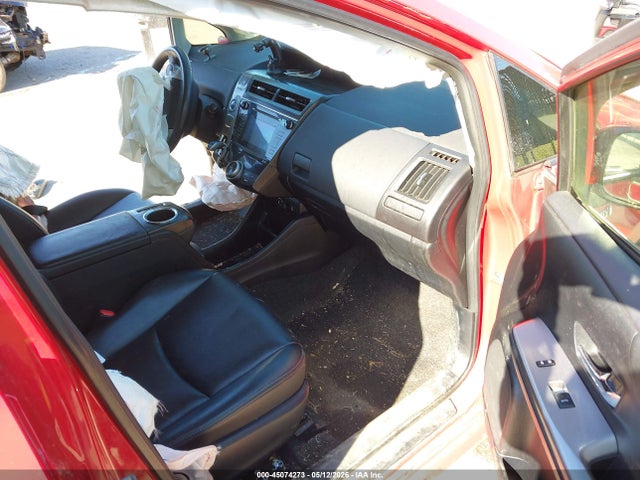 Toyota Prius v Four