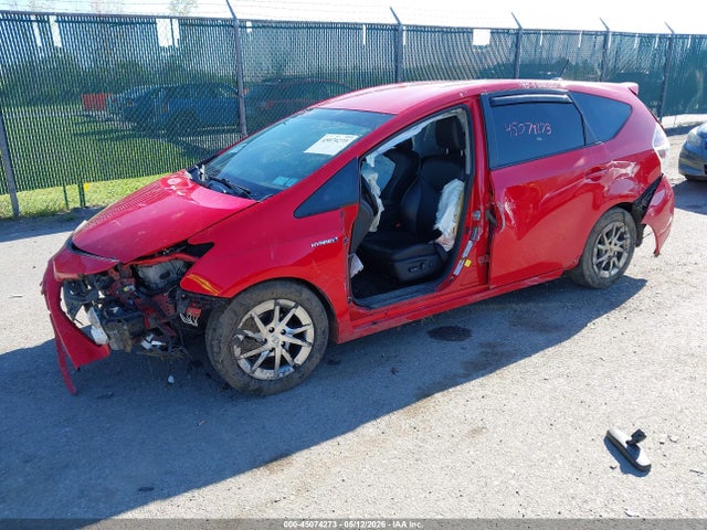 Toyota Prius v Four