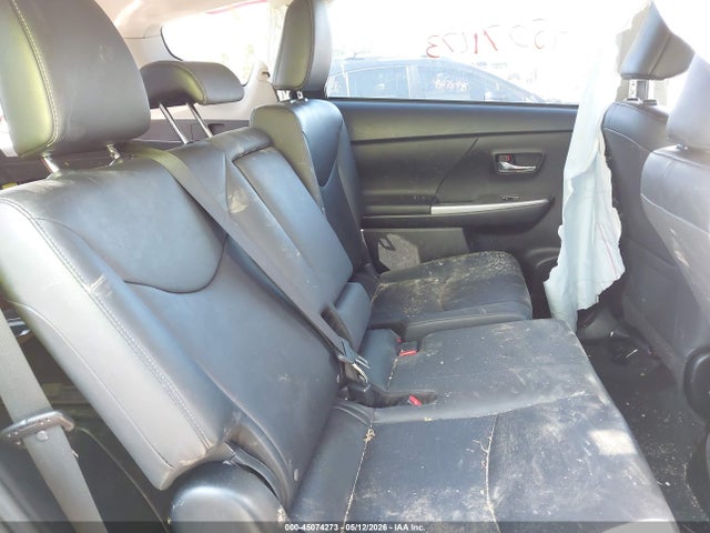 Toyota Prius v Four