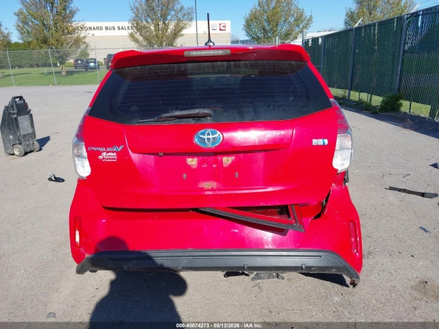 Toyota Prius v Four
